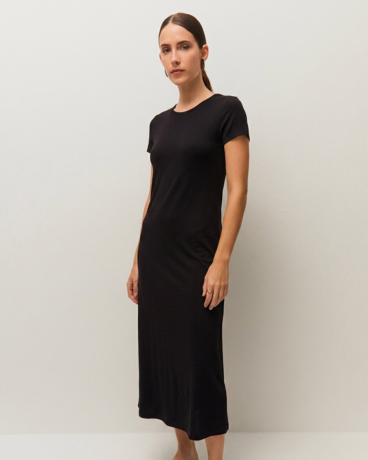 Vestido midi con abertura trasera