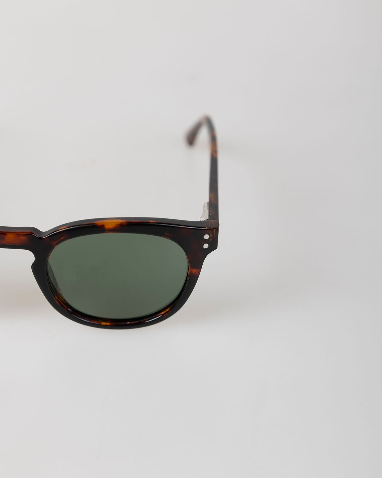 Lunettes de soleil à monture verte