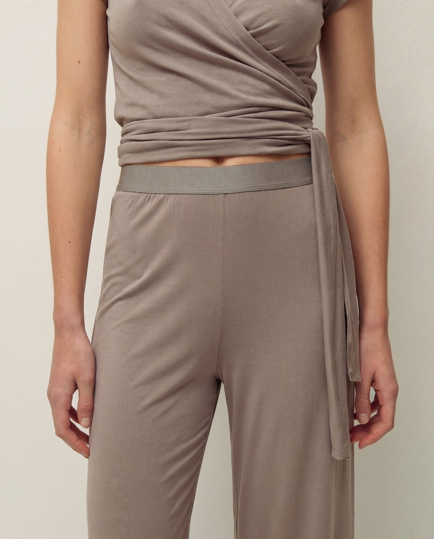 Pantalón ancho con goma
