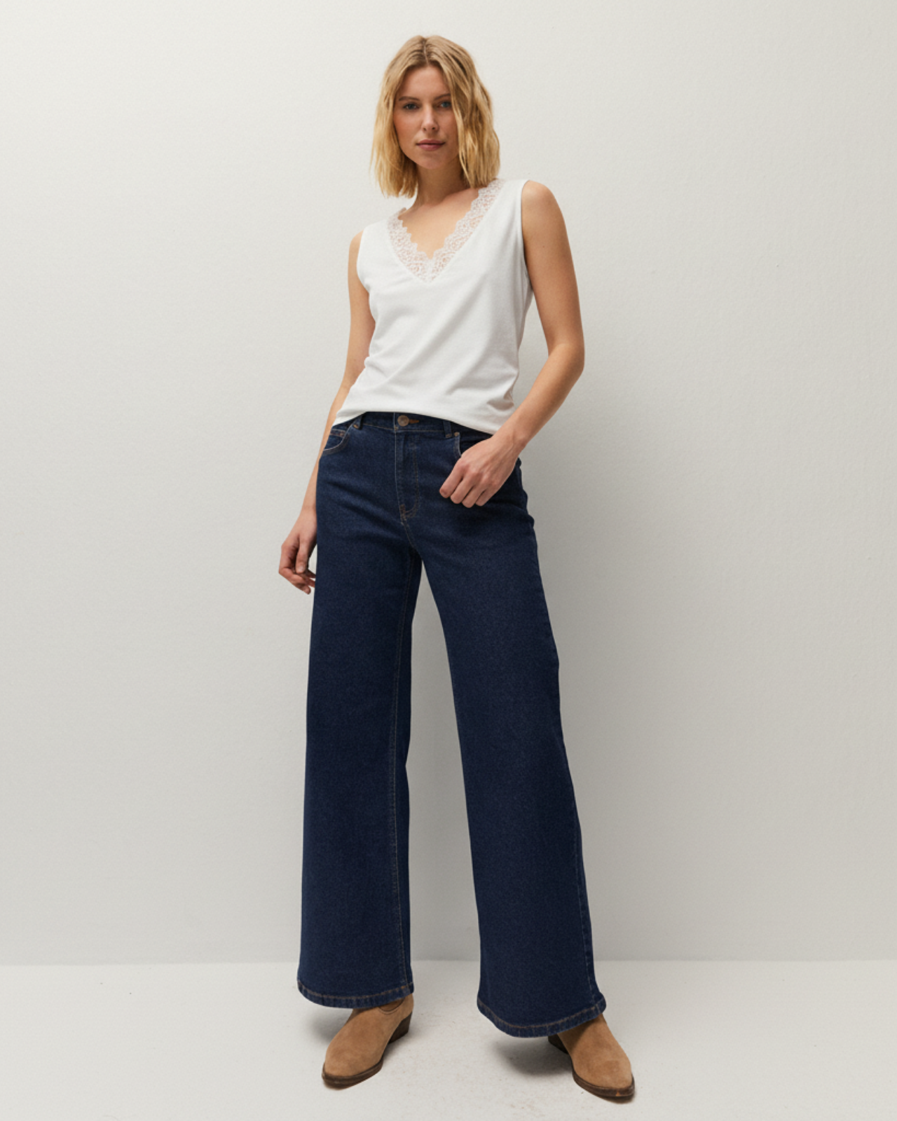 Top de tirantes con puntilla