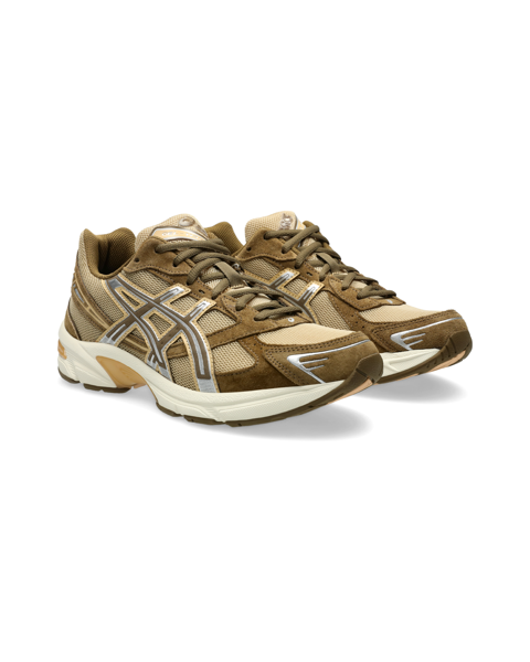 Zapato deportivo de color marrón