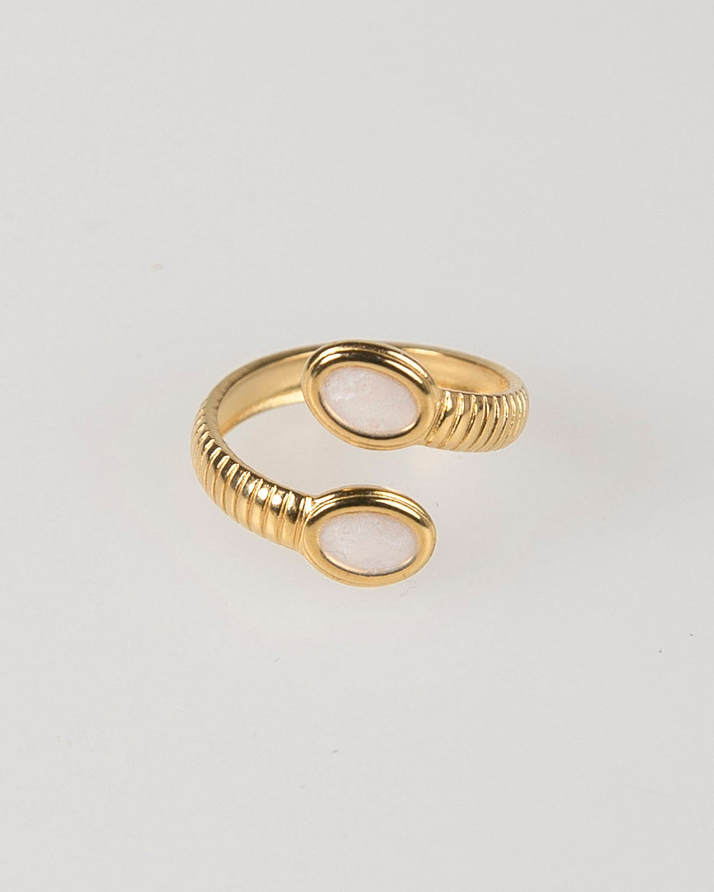 Anillo de dos piedras