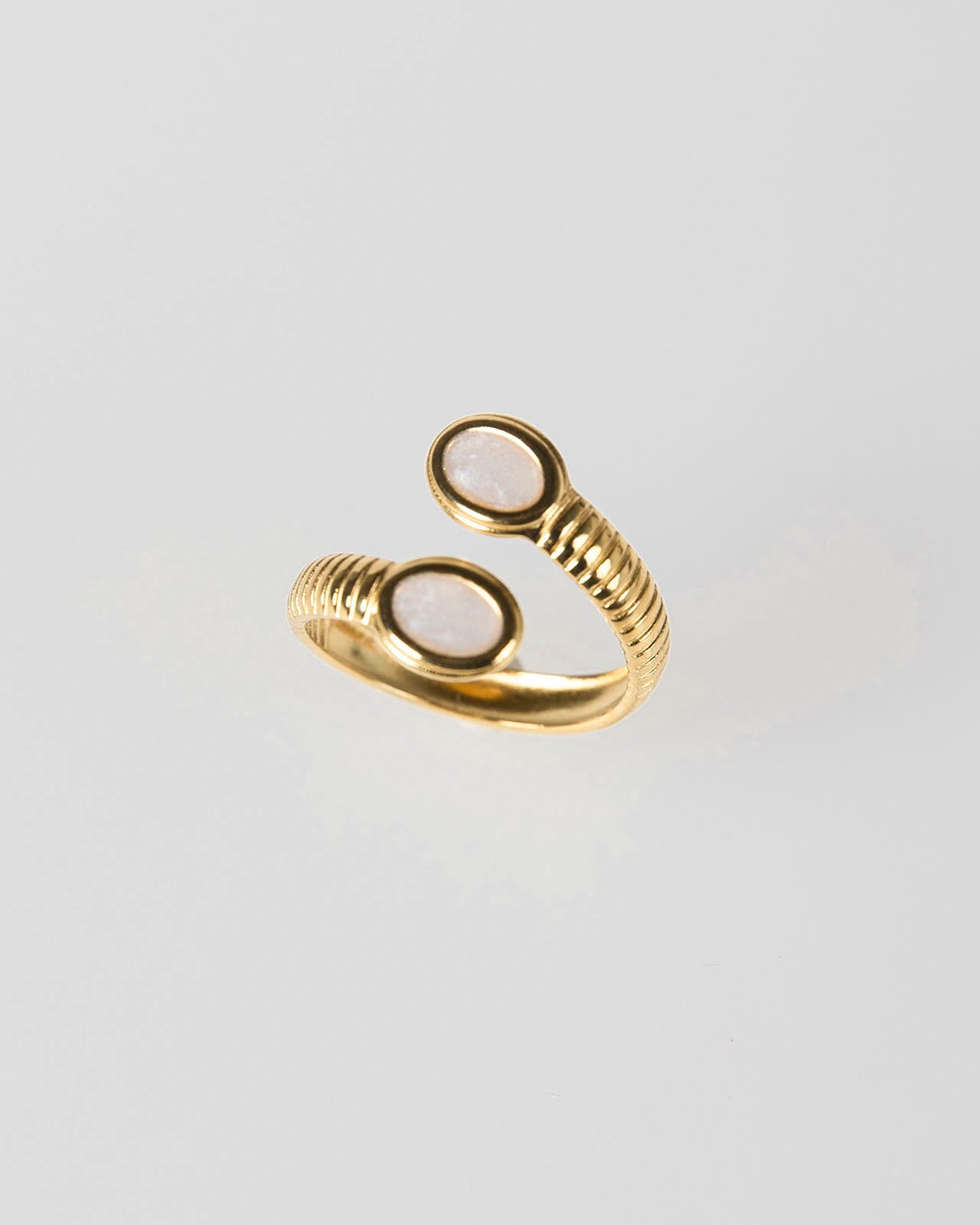 Anillo de dos piedras