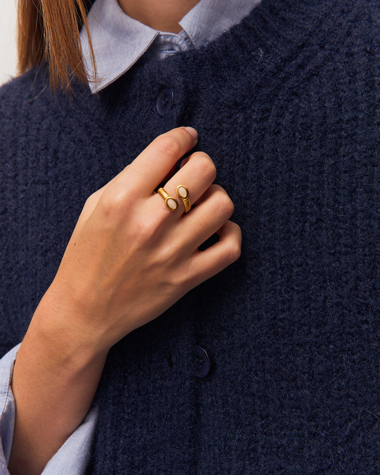 Anillo de dos piedras