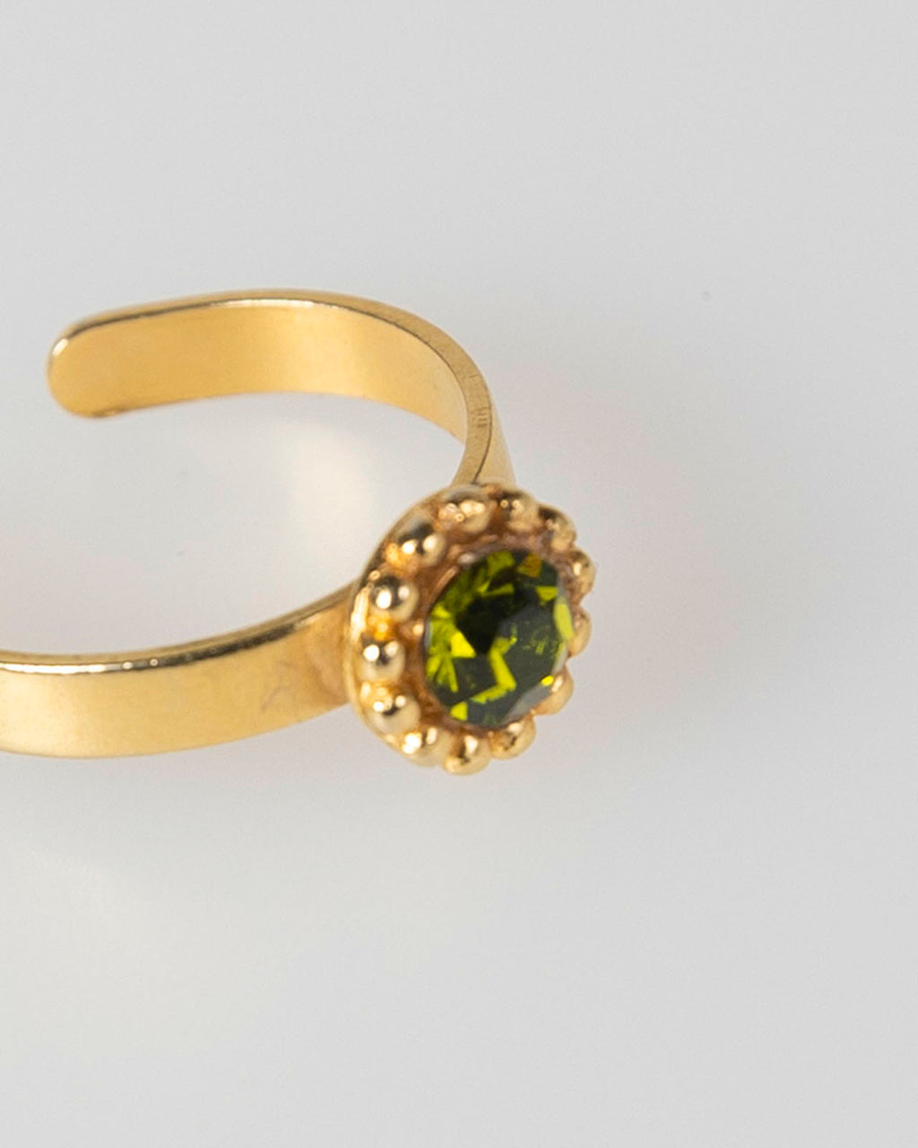 Anillo con piedra verde