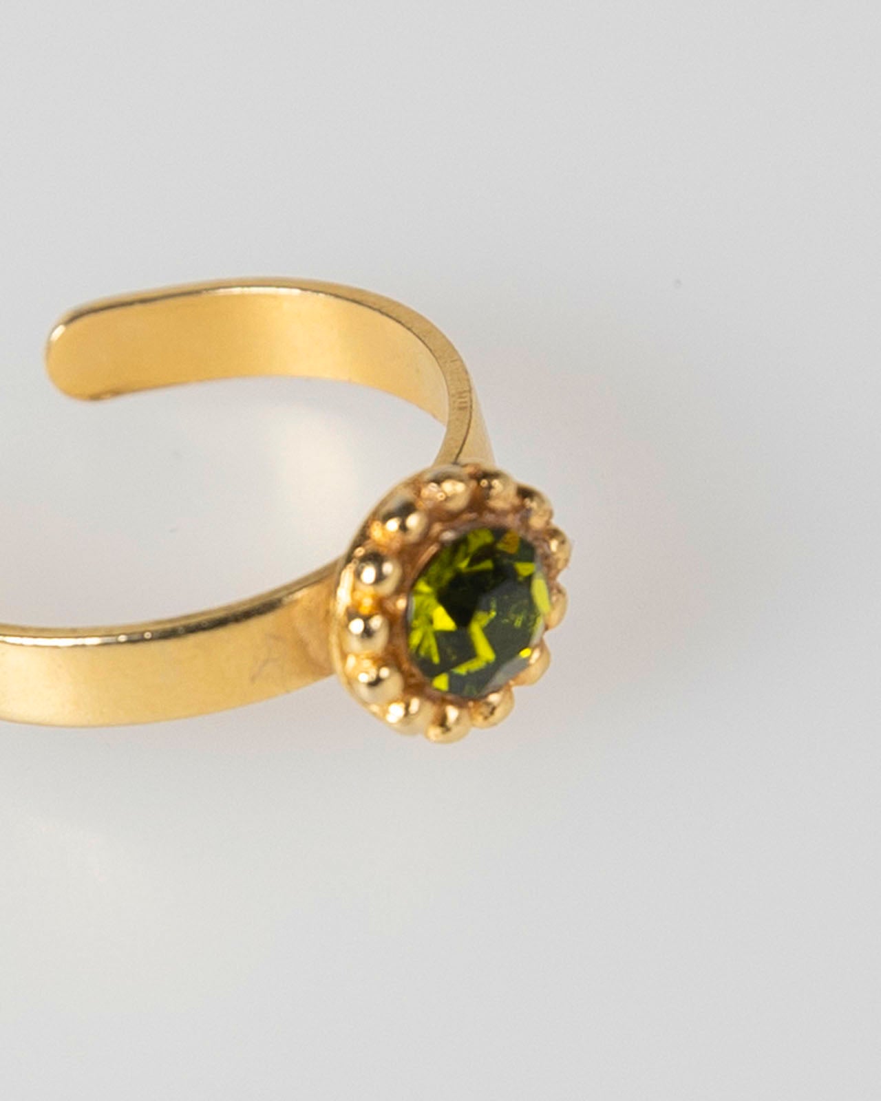 Anillo con piedra verde