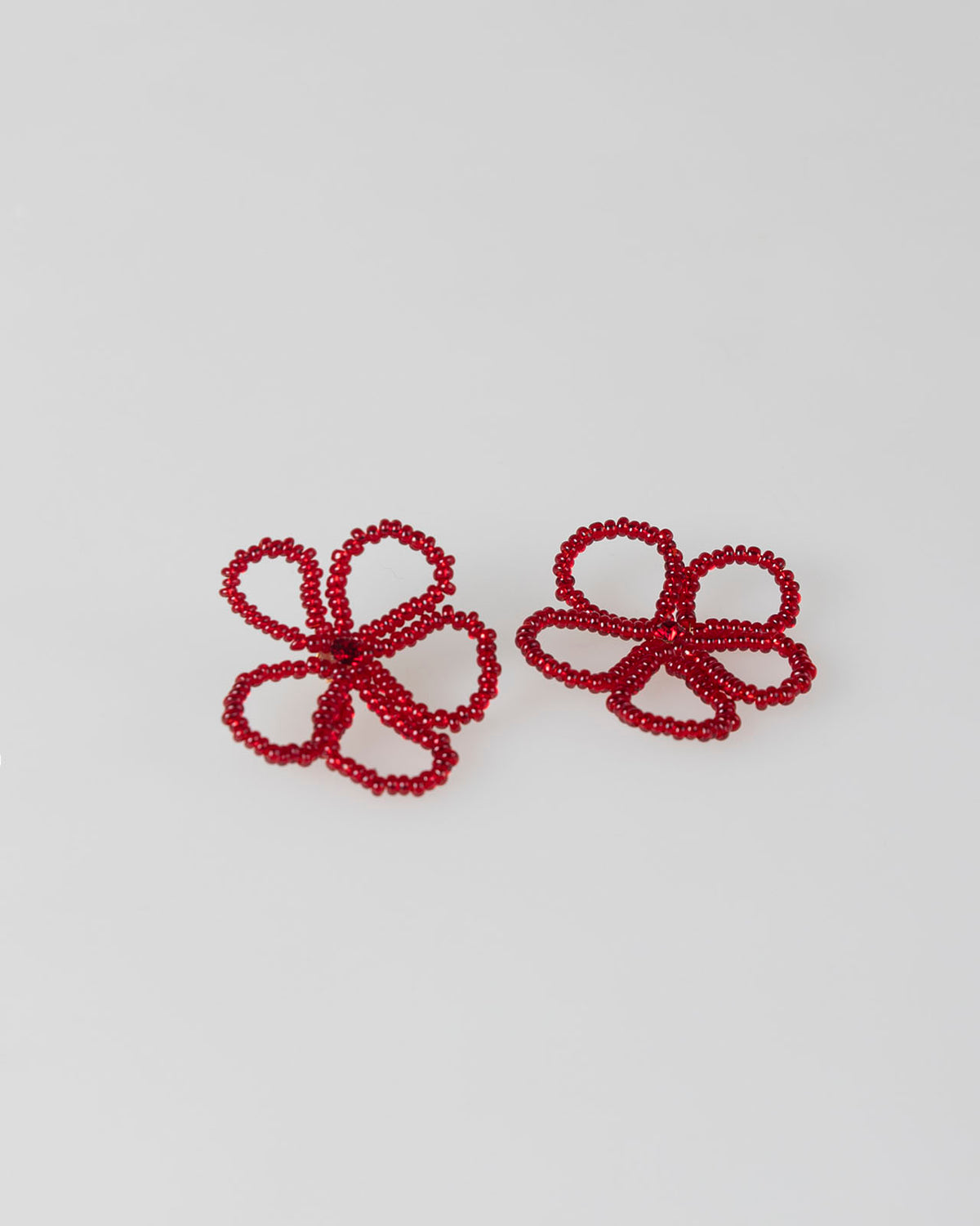 Pendientes de flor roja