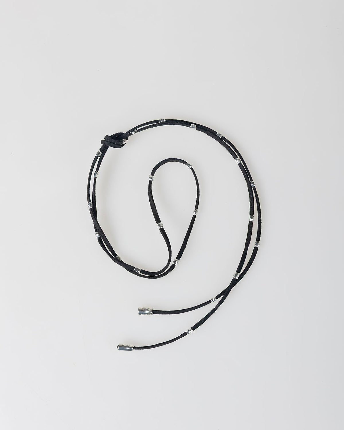 Collar de cordón con abalorios