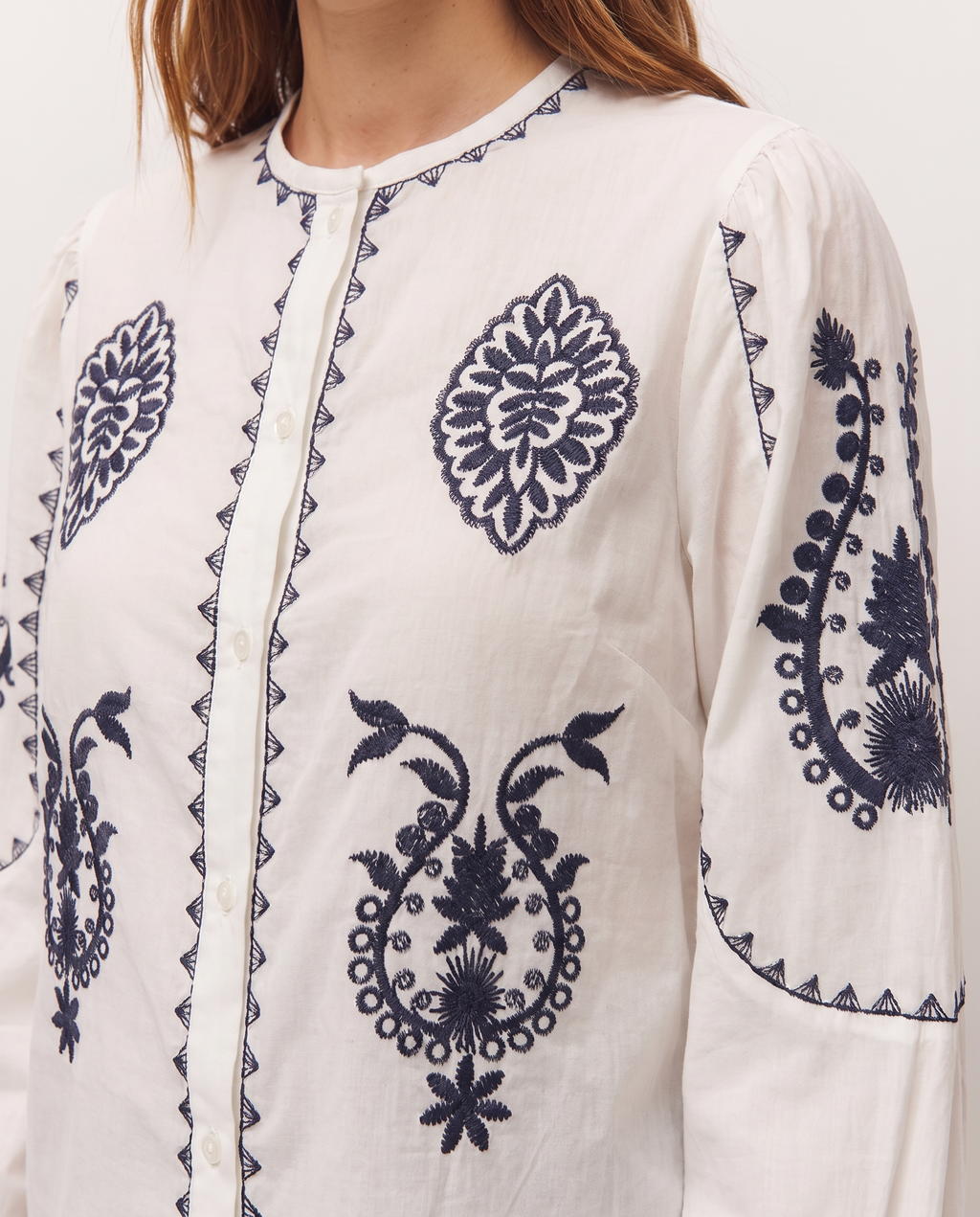Camisa bordada bicolor