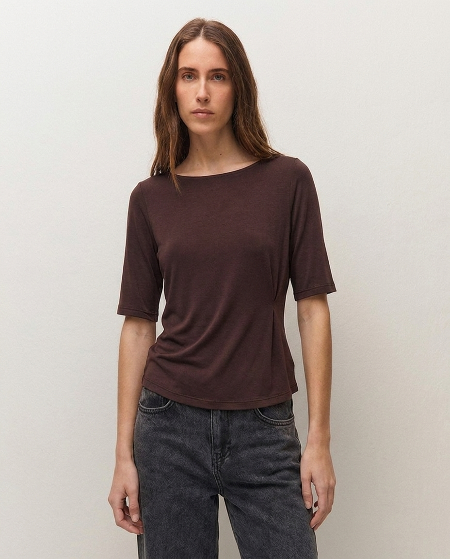 Camiseta manga corta con detalle de pliegue en el delantero