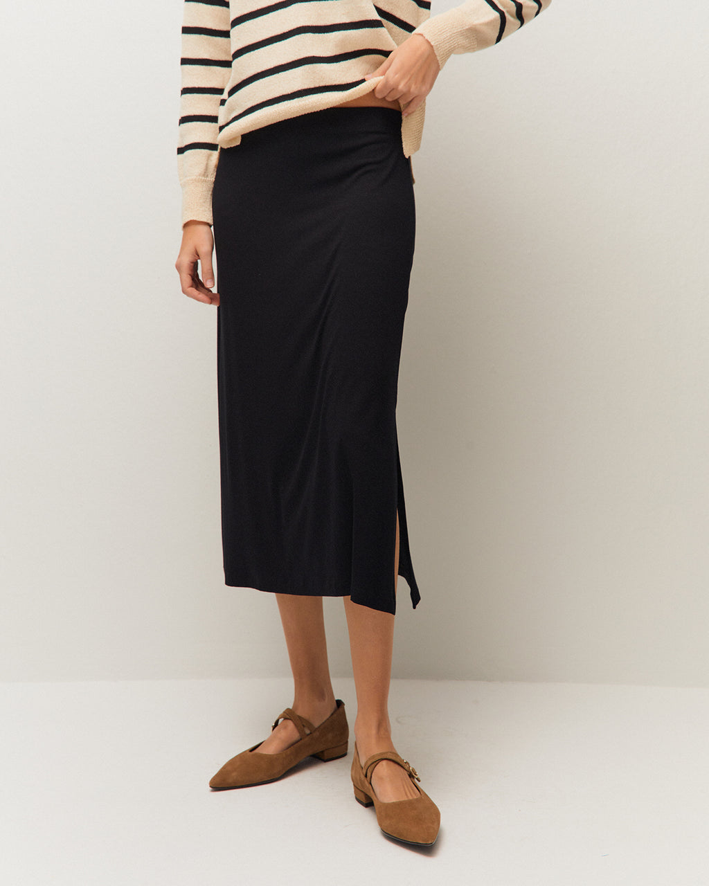 Falda midi con goma en la cintura