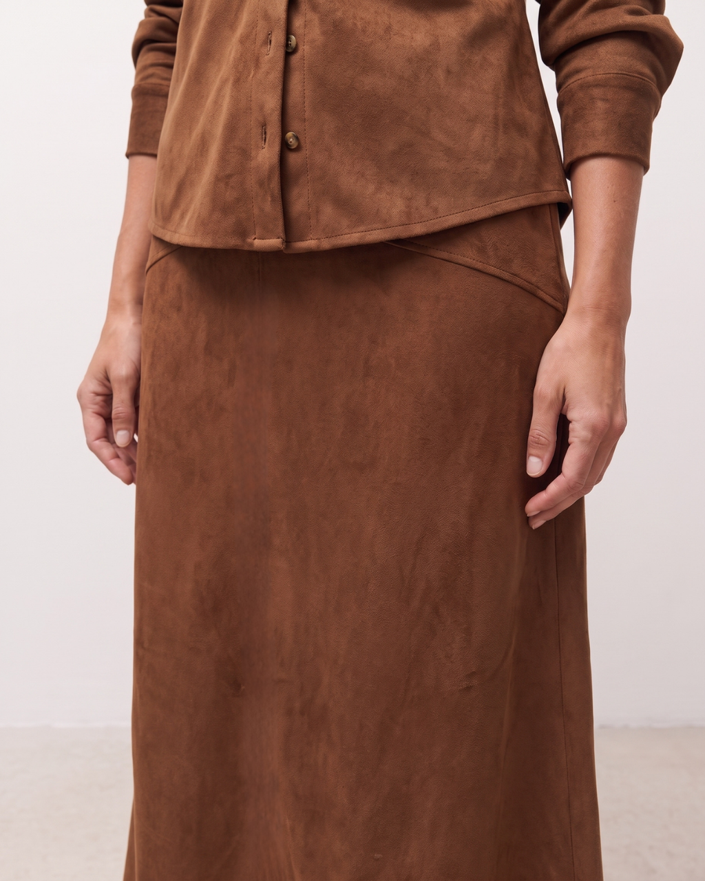 Falda midi antelina