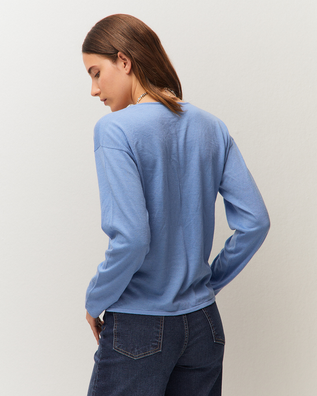 Jersey básico fino escote pico