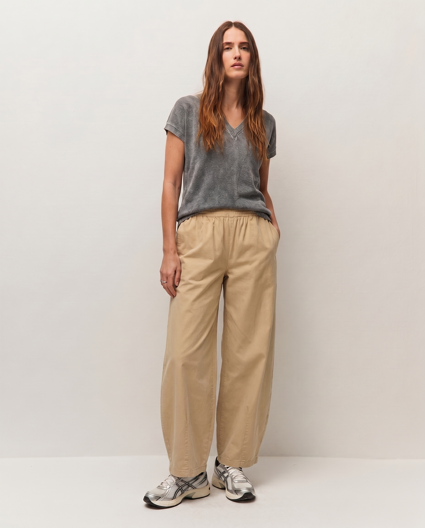 Pantalon barrel avec taille élastiquée.