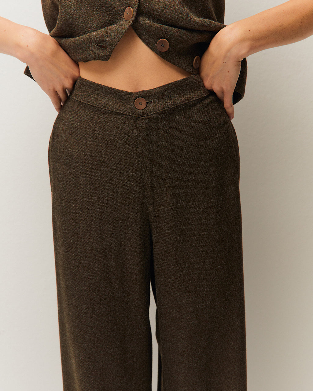 Pantalón ancho  detalle de bolsillos
