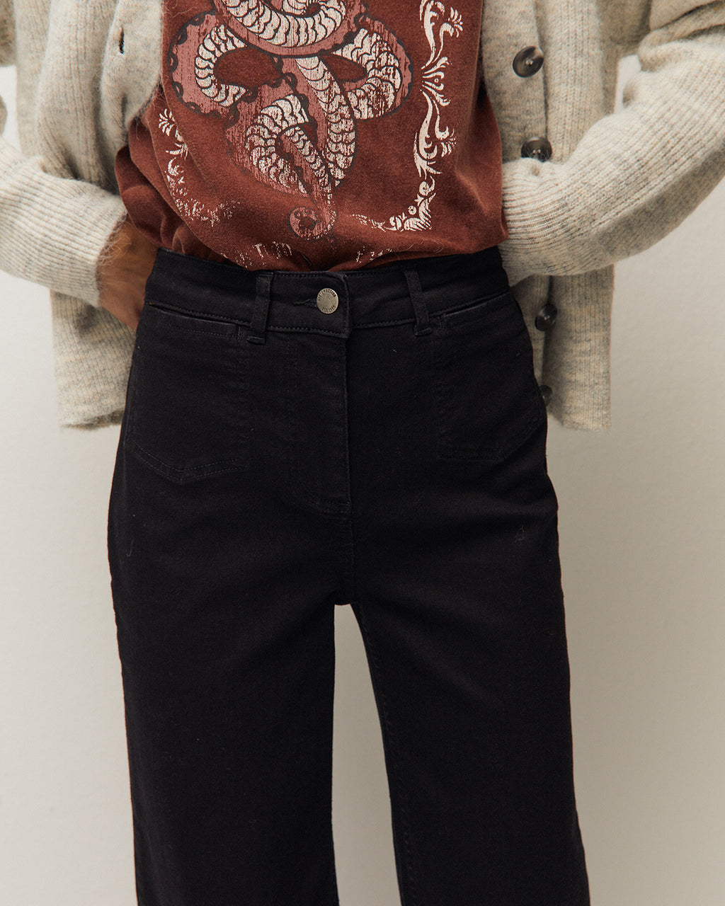 Pantalón denim con bolsillos de vivo