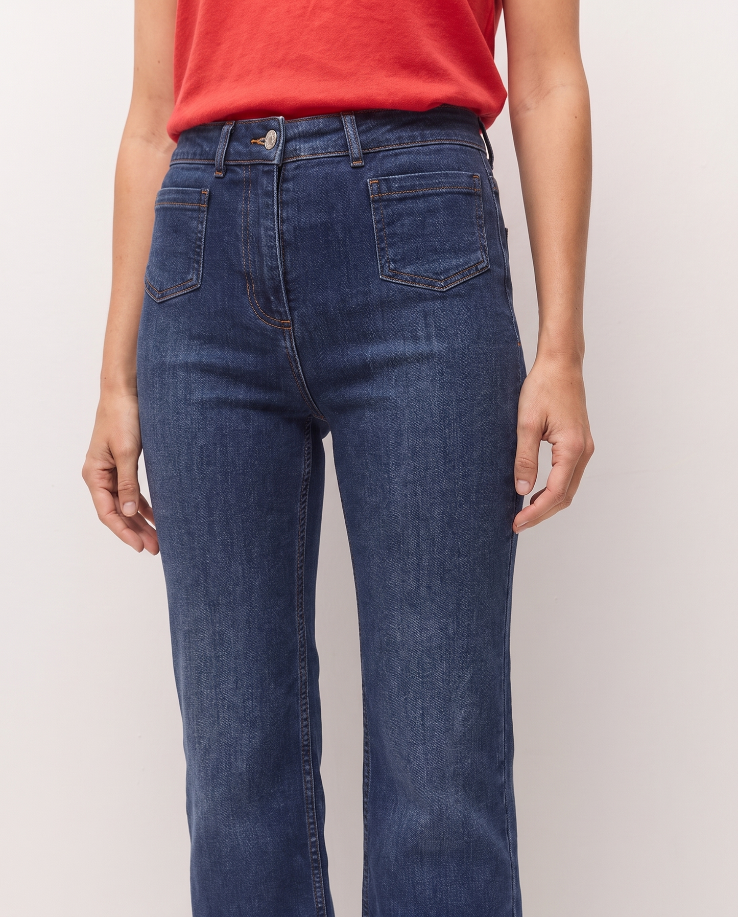 Pantalón denim con bolsillos de vivo