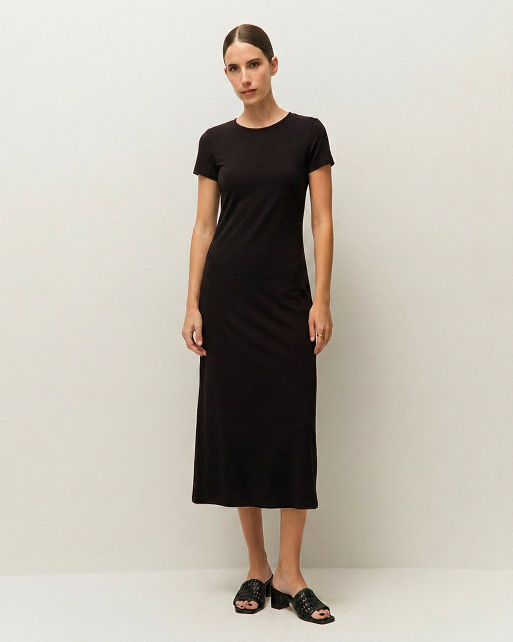 Vestido midi con abertura trasera