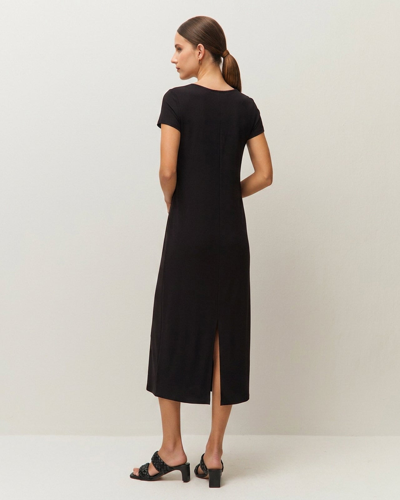 Vestido midi con abertura trasera