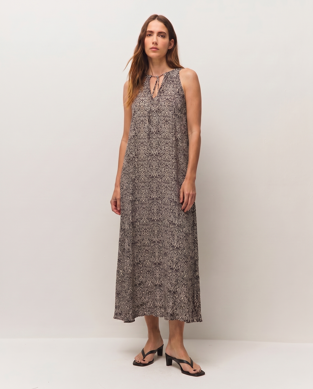 Vestido estampado con lurex, cuello halter