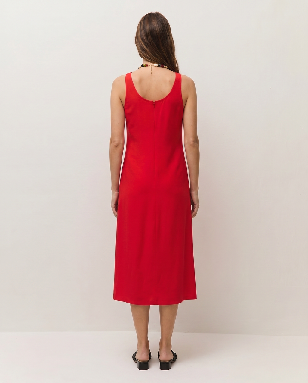 Vestido largo  con cremallera en espalda