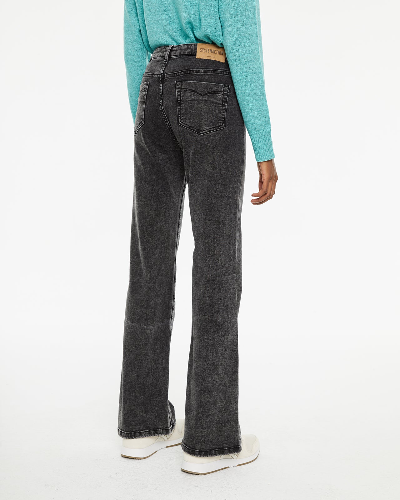 Jean coupe évasée avec détail taille mi-haute et poches avant