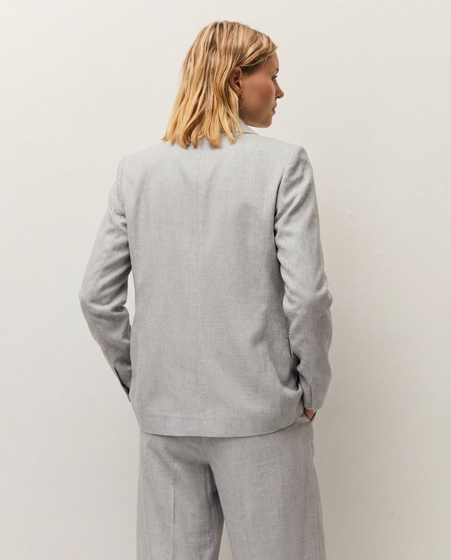 American-style fluid suit