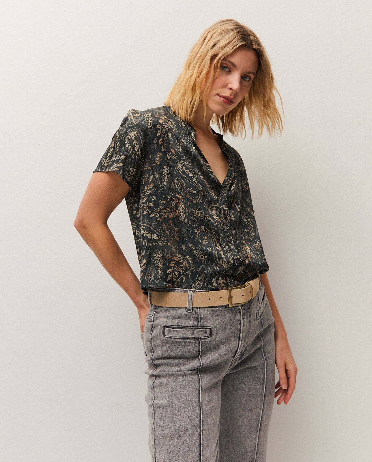 Camisa estampada escote mao