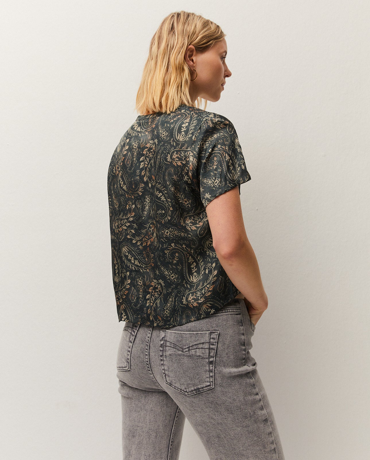 Camisa estampada escote mao