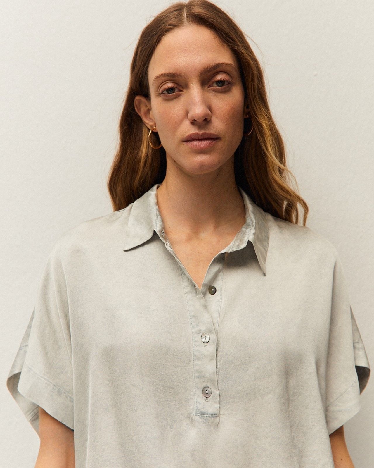 Camisa satinada efecto corrosivo