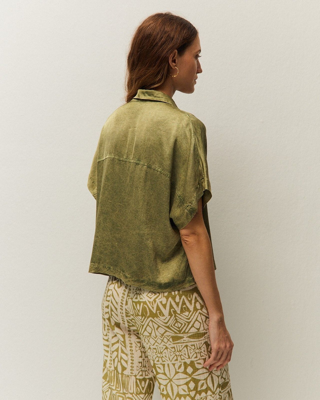 Camisa satinada efecto corrosivo