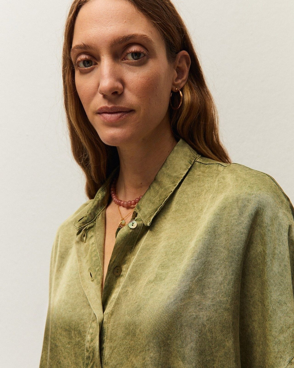 Camisa satinada efecto corrosivo
