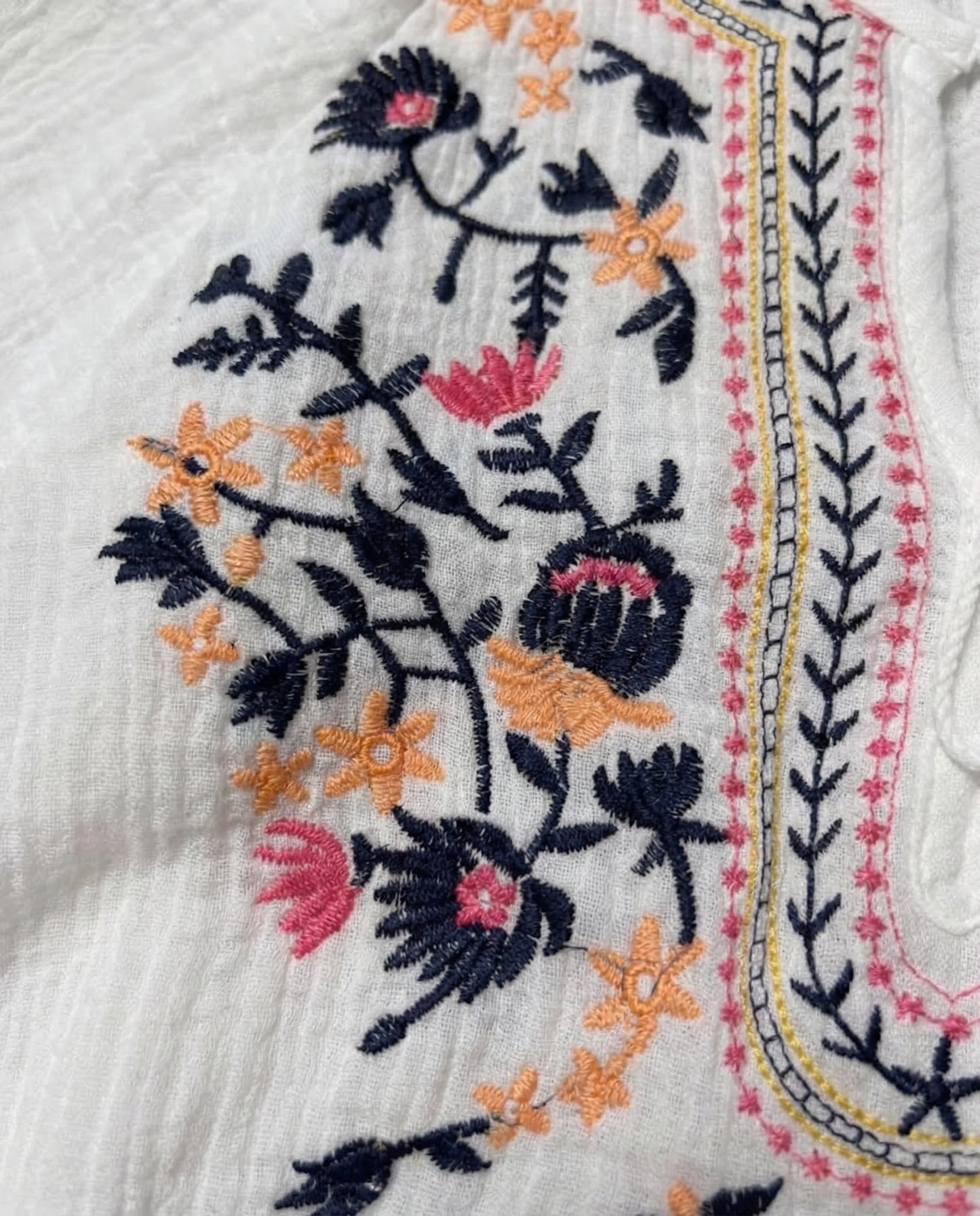 Embroidered mandarin collar shirt