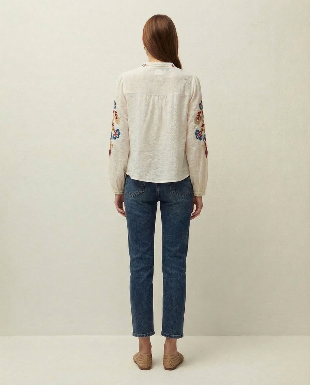 Camisa bordada cuello mao