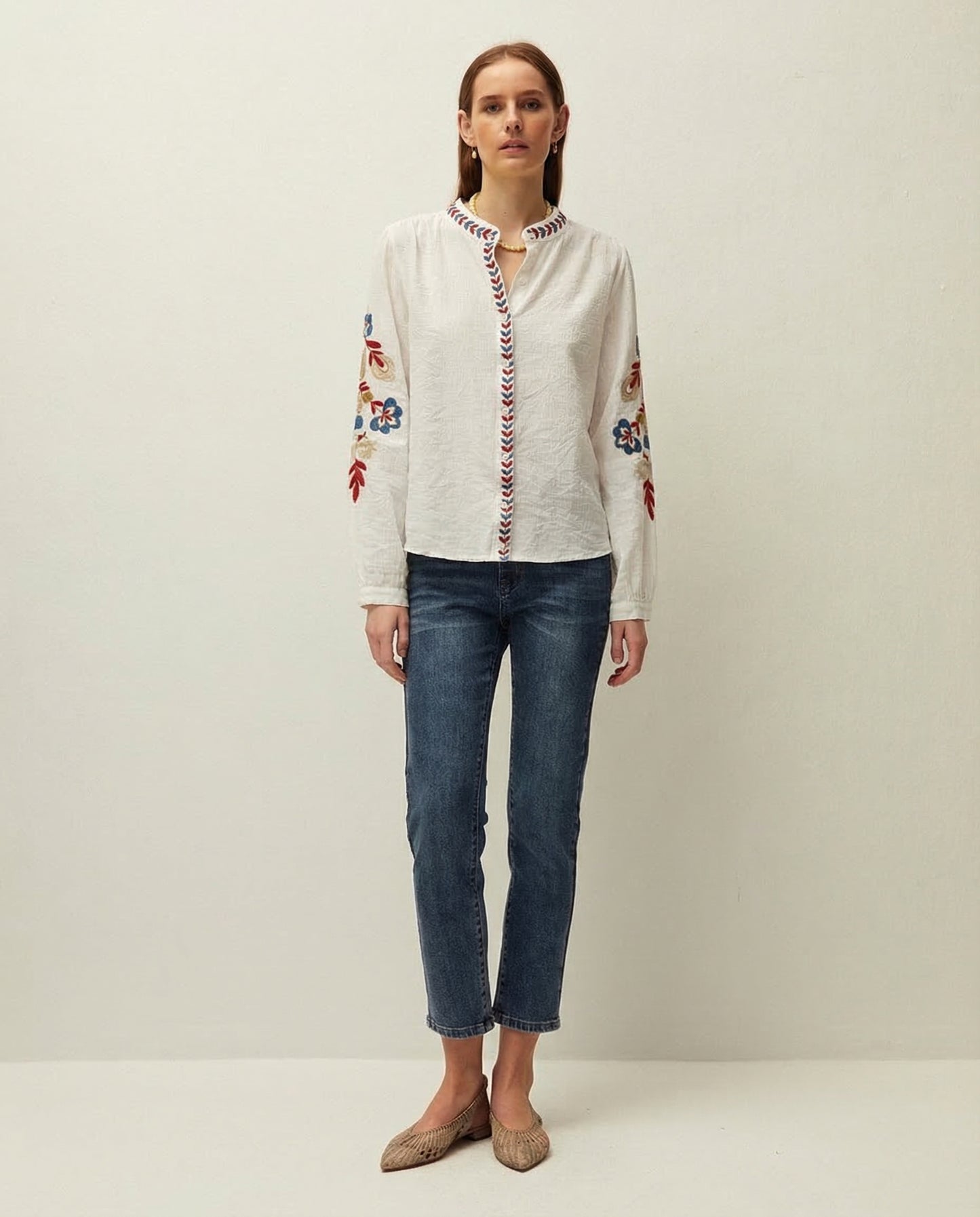 Camisa bordada cuello mao