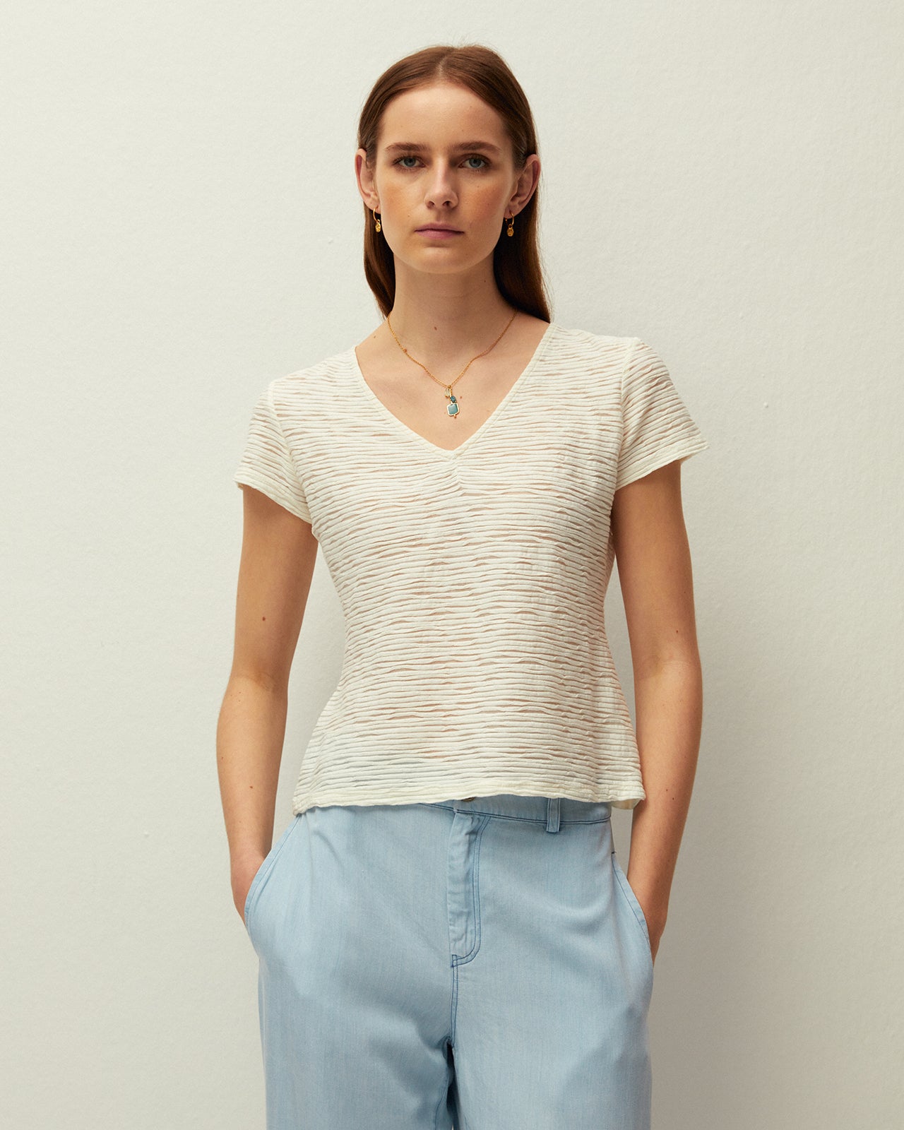 Camiseta estructura con frunce en escote