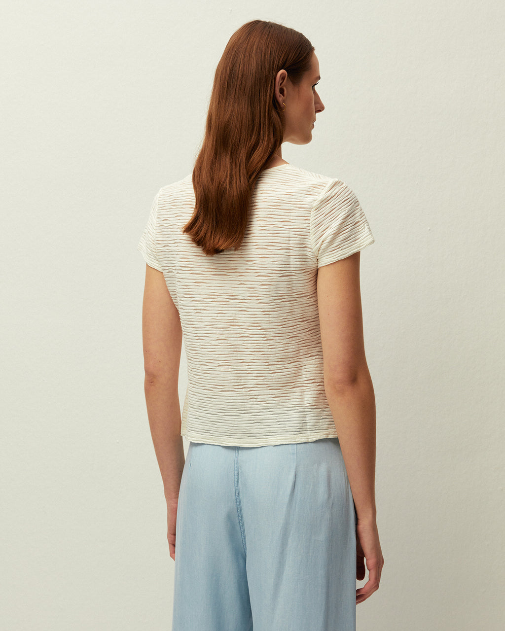 Camiseta estructura con frunce en escote