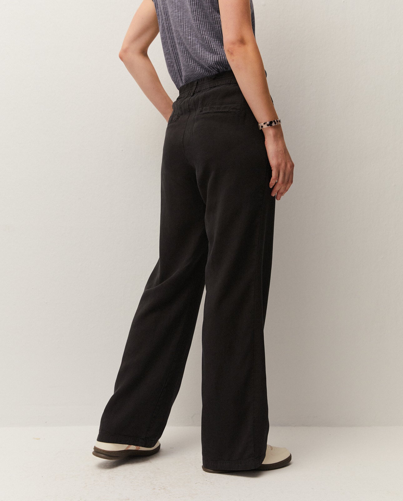 Flowy pleated trousers