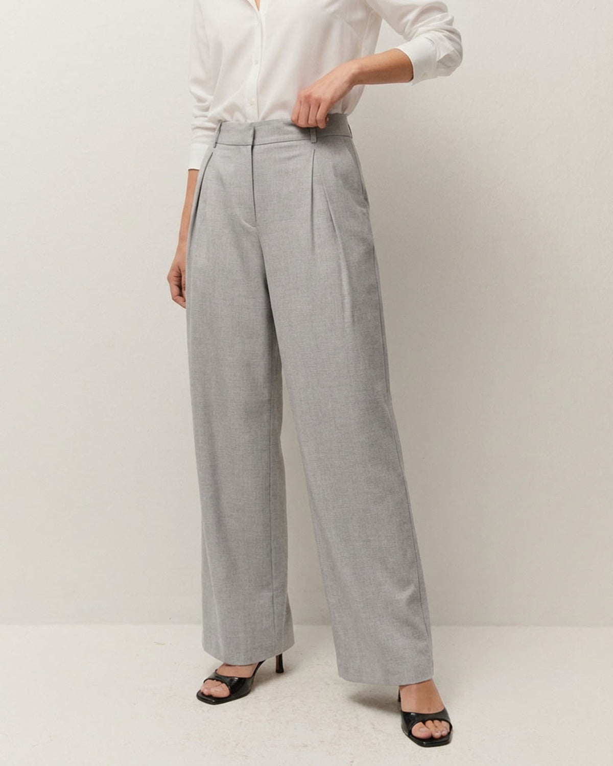 Pantalón traje fluido - Gris claro - Delantera