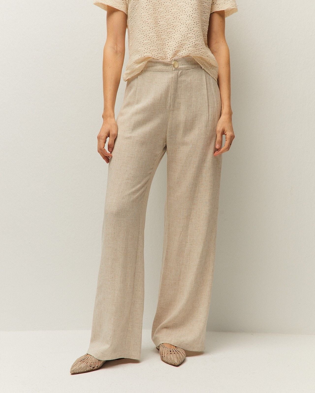 Linen trousers with button