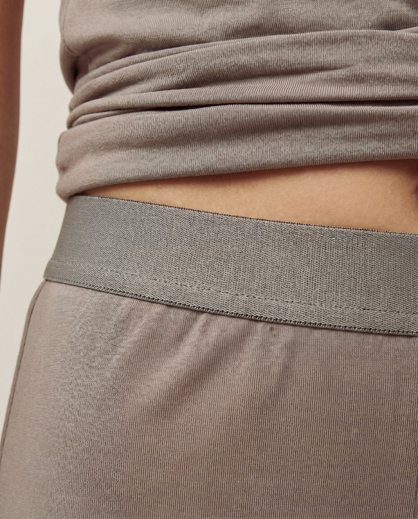 Pantalón ancho con goma