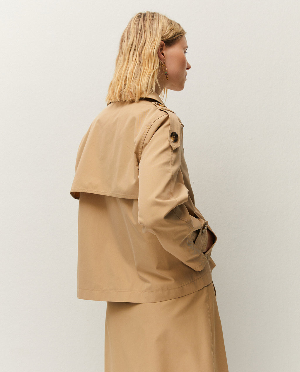 Trench corto