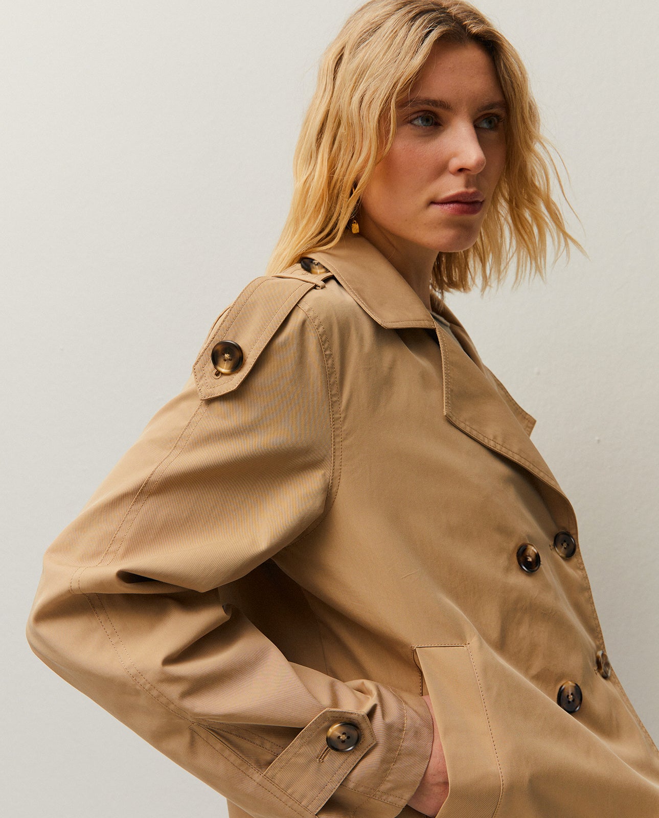 Trench corto