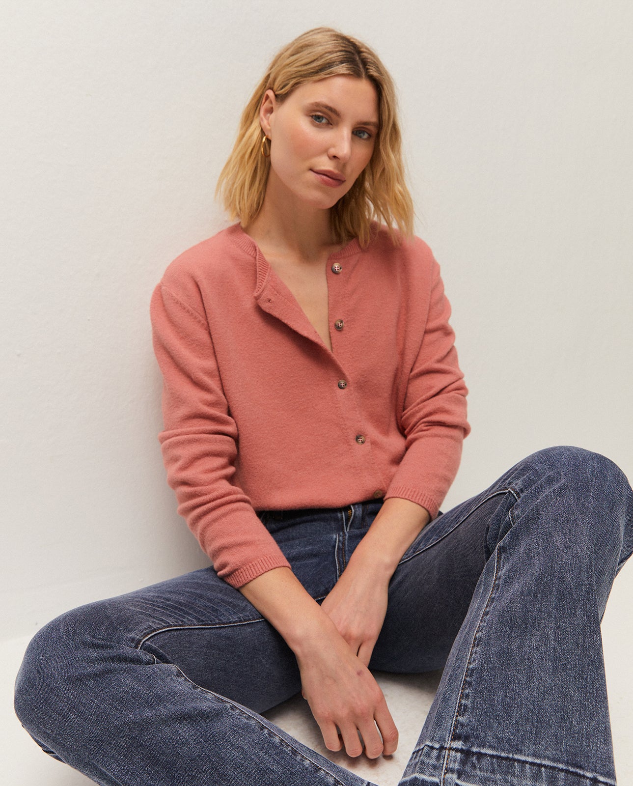 Rebeca abotonada