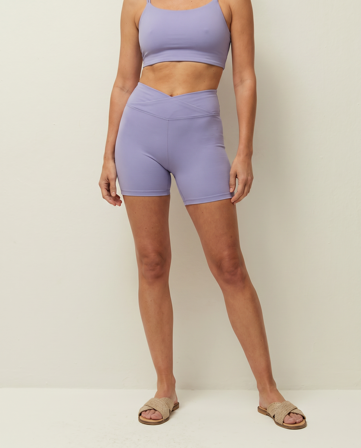 Short azul elástico, vista trasera