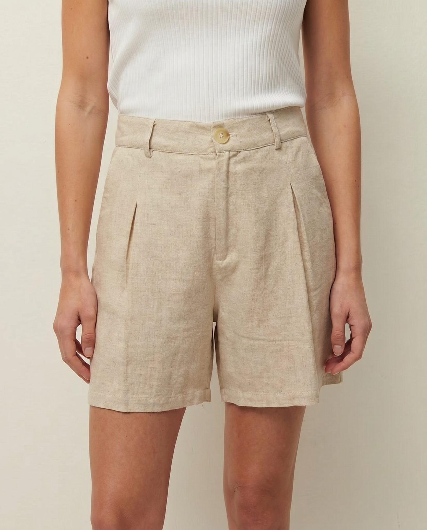 Short de lino con pinzas delanteras