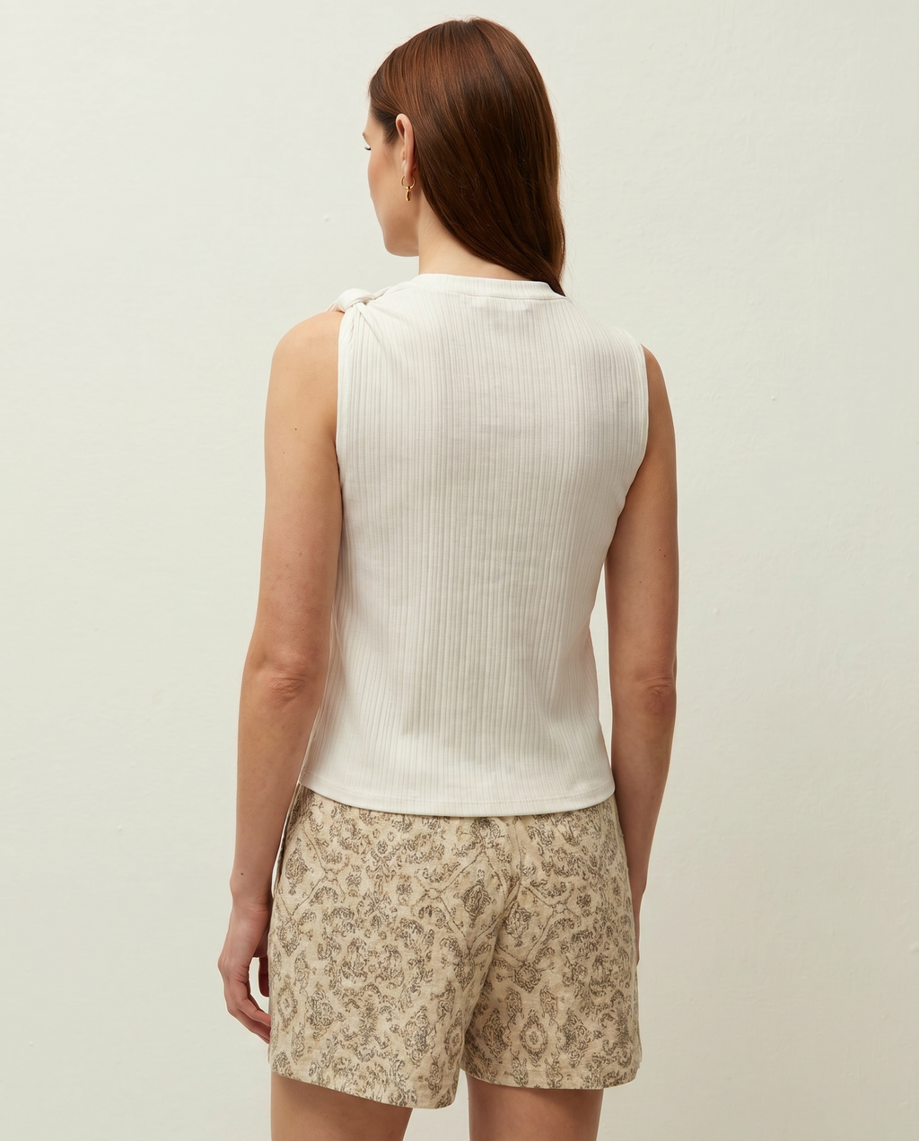 Camiseta nudo