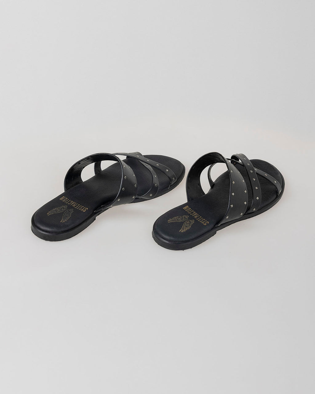 Sandalia con tachas