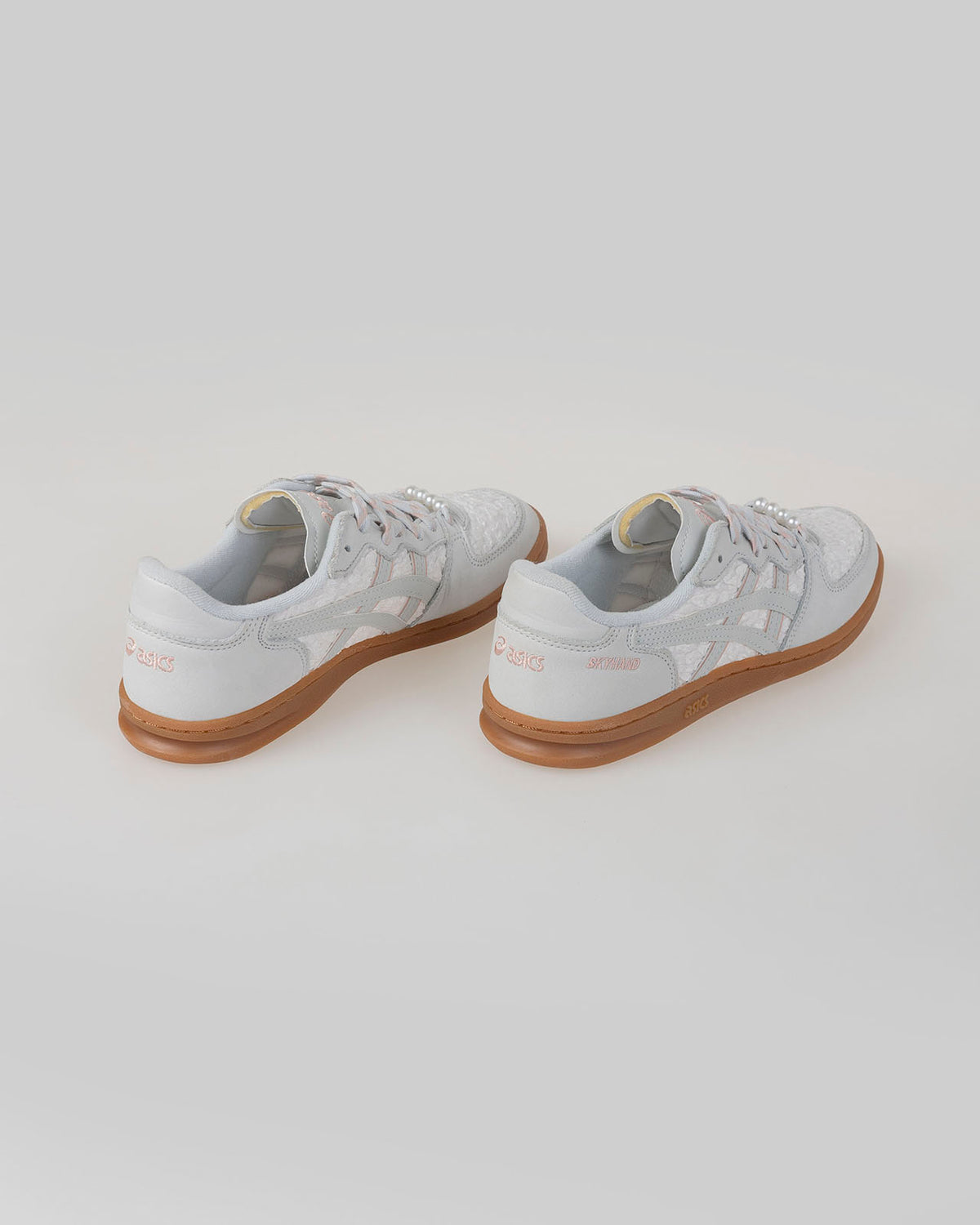 Zapatilla Asics blanca Skyhand OG