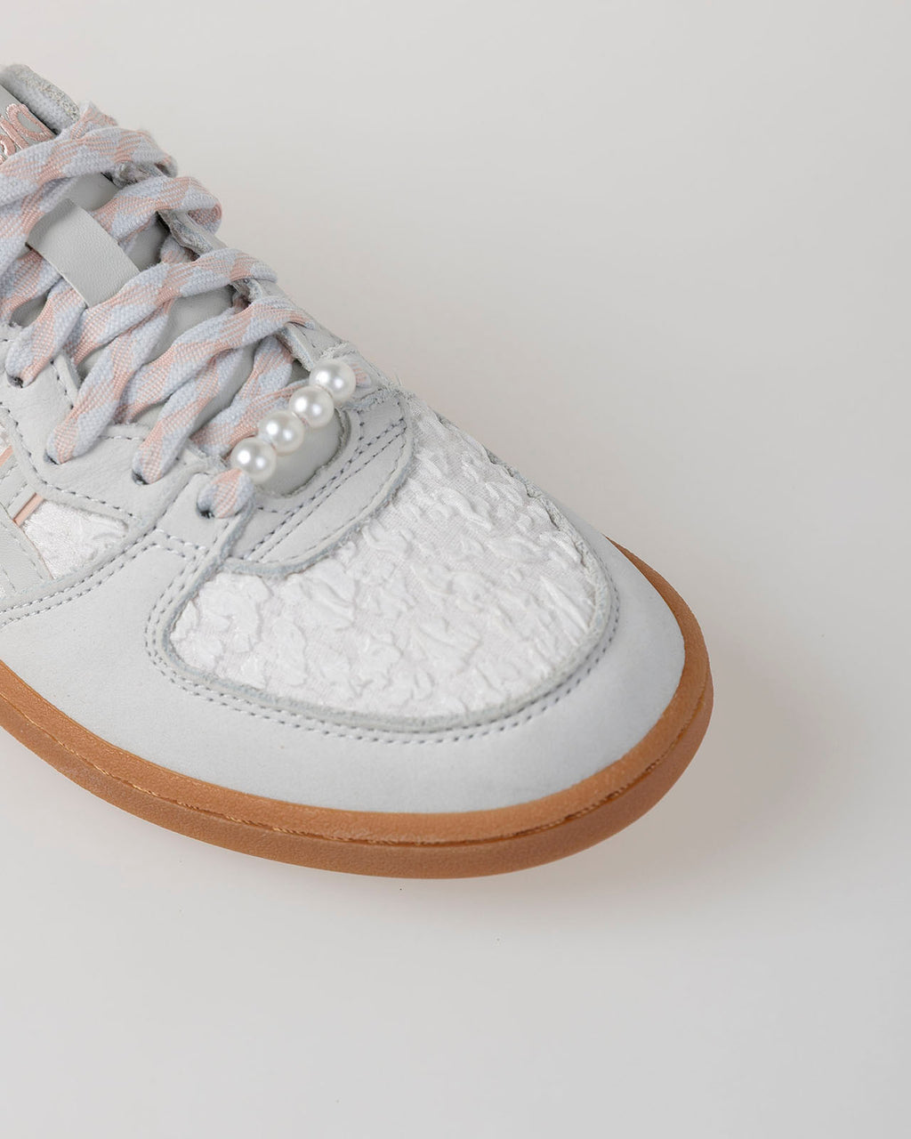 Zapatilla Asics blanca Skyhand OG